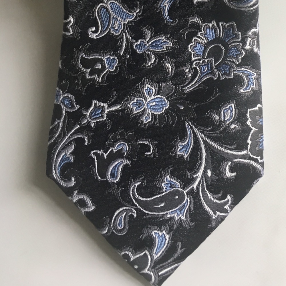 Paisley tie